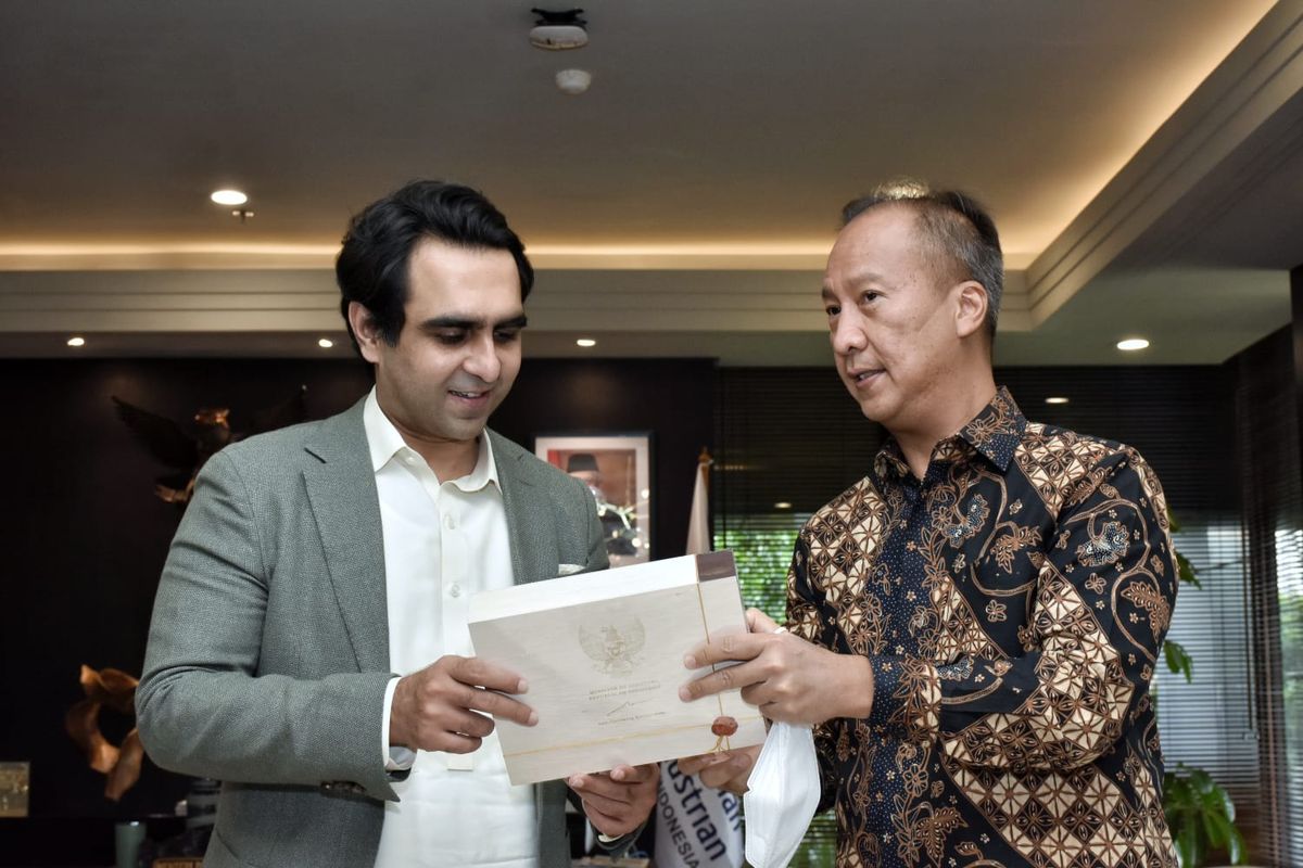 Menteri Perindustrian Agus Gumiwang Kartasasmita bertemu dengan Menteri Industri dan Produksi Pakistan, Syed Murtaza Mahmud, di Jakarta, Senin (13/6/2022).