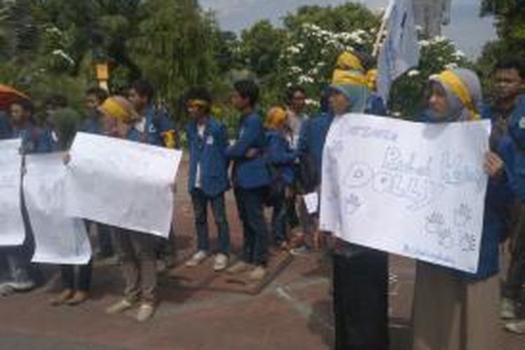 Aksi mahasiswa Surabaya desak pemulihan dampak sosial penutupan Dolly.
