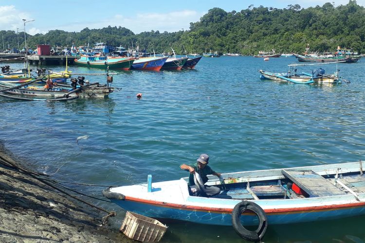 Aktifitas nelayan Sendangbiru, Desa Tambakrejo, Kecamatan Sumbermanjing Wetan, Kabupaten Malang beberapa waktu lalu.