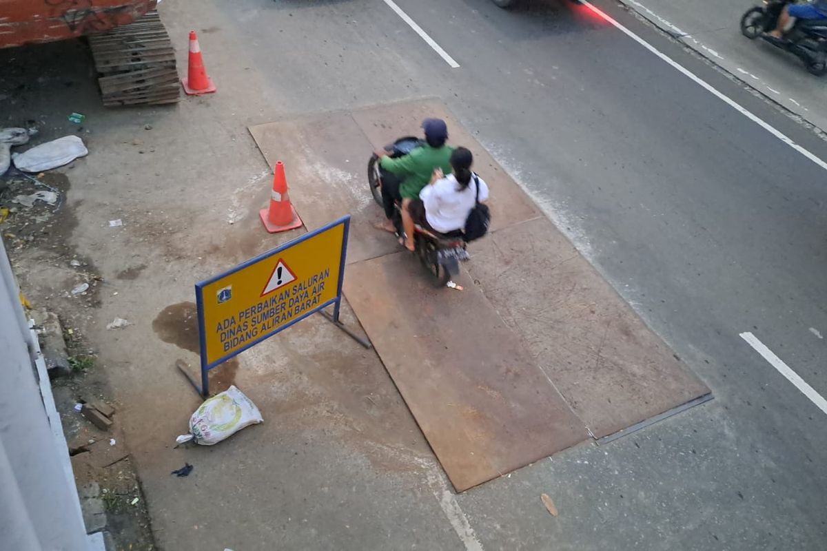 Jalanan ambles di Jalan Raya Daan Mogot, Jakarta Barat telah diperbaiki sejak Senin (13/3/2023) malam. 