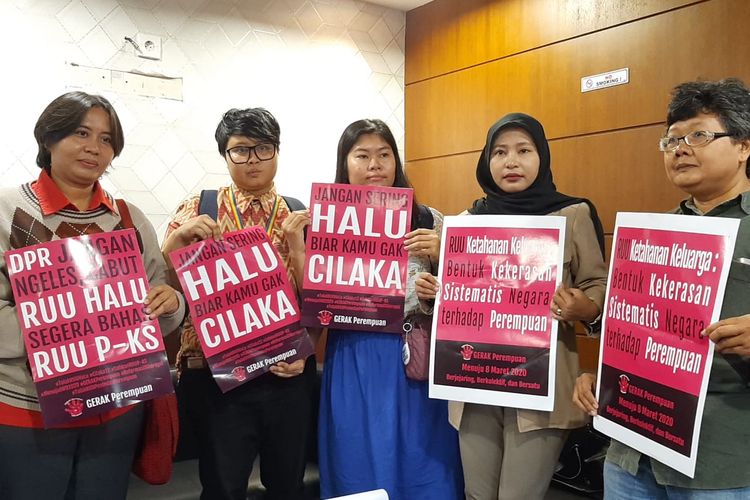 Koalisi Gerak Perempuan di Gedung Parlemen, Jakarta Pusat, Senin (24/2/2020).