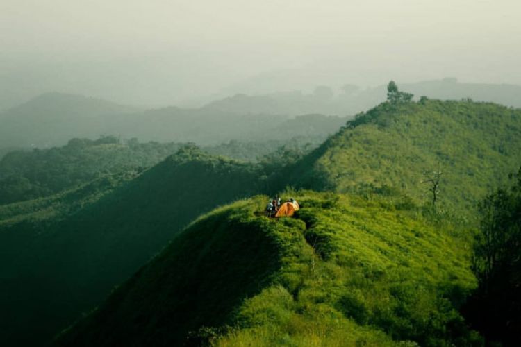 Watu Jengger adalah salah satu bukit pendakian di Mojokerto, Jawa Timur.