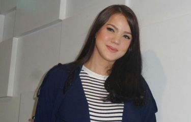 Alice Norin diabadikan di Gedung Global TV, Kebon Jeruk, Jakarta Barat, Selasa (6/12/2016).