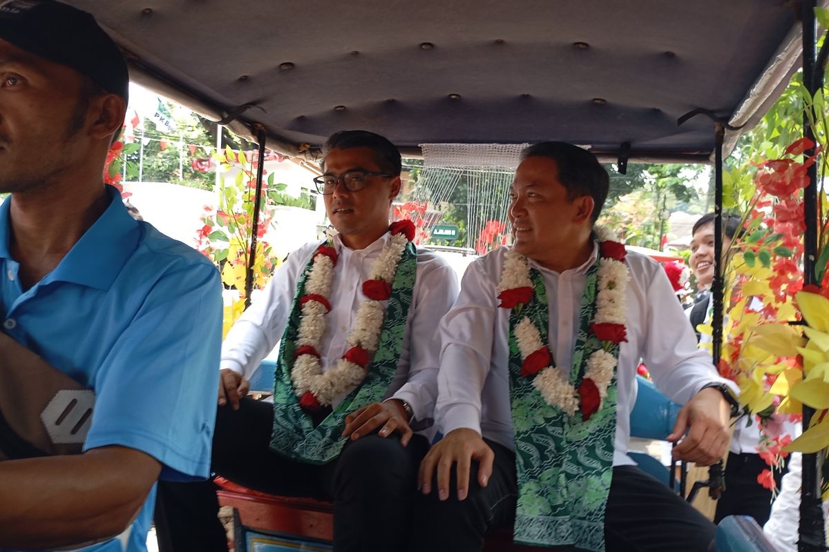 Naik Delman, Pasangan Raendi Rayendra-Eka Maulana Daftar Ke KPU Kota Bogor