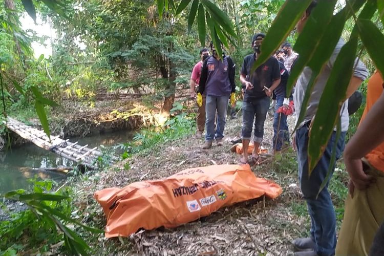 Sesosok mayat tanpa identitas ditemukan warga di kawasan Kali Bugen, Kelurahan Tlogosari Kulon Pedurungan, Senin (28/9/2020)