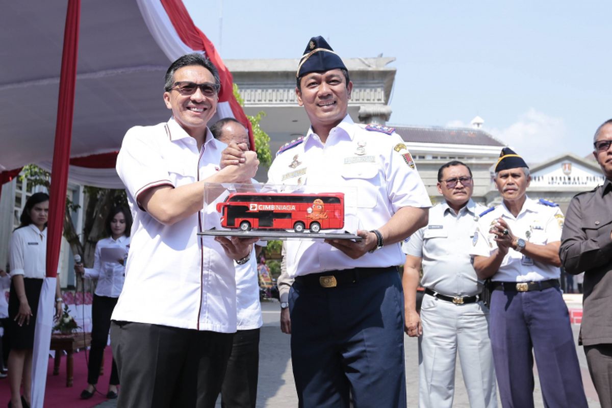 Wali Kota Semarang Hendrar Prihadi meluncurkan bis wisata bertingkat bernama Si Denok untuk mengantarkan warga berkeliling ke tempat wisata secara gratis, Rabu (26/9/2018).