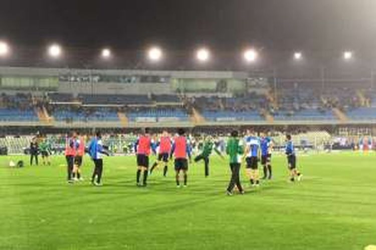 Para pemain Atalanta sedang melakukan persiapan menjelang laga Serie A kontra Pescara, di Stadion Adriatico, Rabu (26/10/2016) waktu setempat.