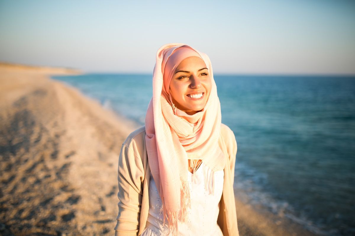 Inspirasi OOTD ke pantai buat hijabers
