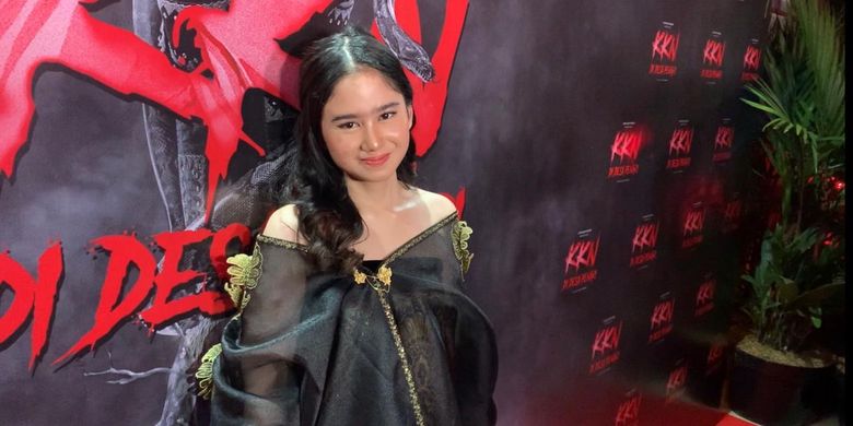 mening tugyonga ketgan jinsiy xotinim Chexiya taksi olib porno