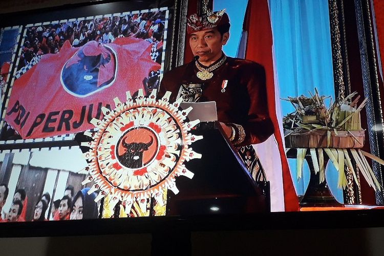 Presiden Joko Widodo memberi sambutan dalam Kongres V PDI-P di Sanur, Bali, Kamis (8/8/2019).