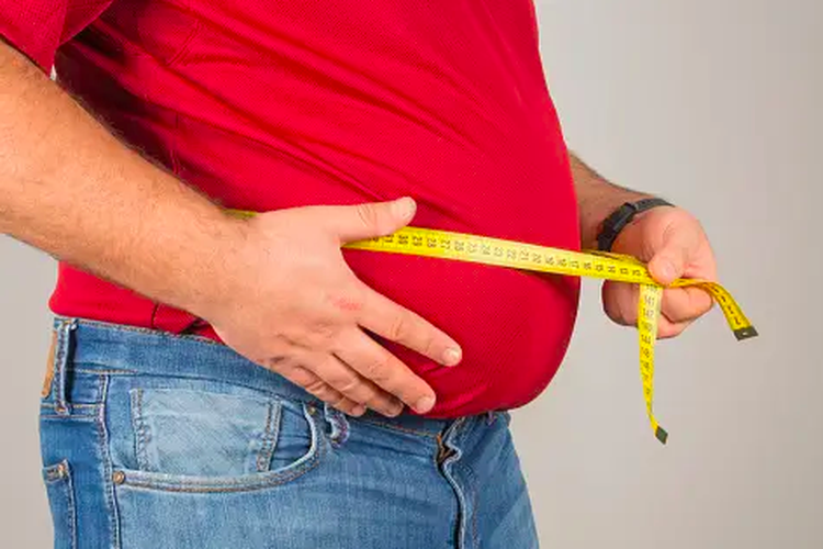 Ilustrasi pria obesitas berpotensi mengalami kolesterol tinggi.