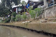 Masih Banyak Gedung Tinggi dan Rumah Tangga yang Buang Limbah ke Kali Ciliwung