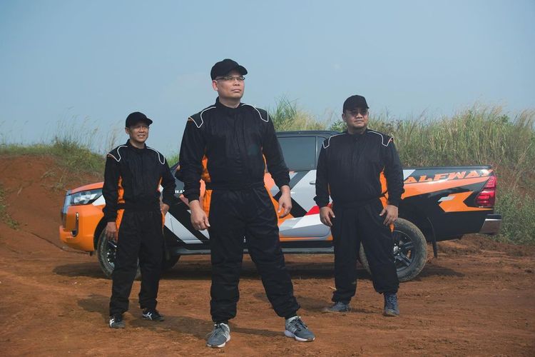 Chris John bersama tim DExC Racing Indonesia akan mengikuti Asia Cross Country Rally (AXCR) 2023 dari Thailand ke Laos.