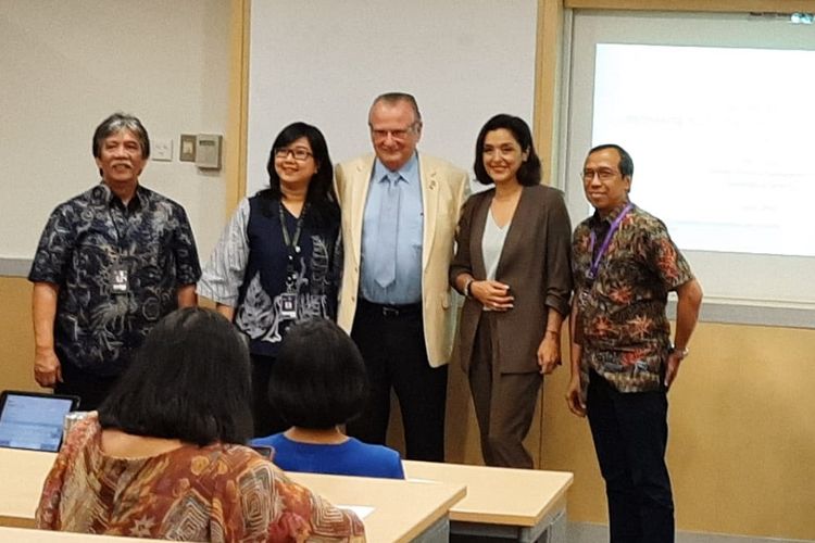 Gary P Latham (tengah) dalam diskusi tentang Goal Setting Theory di kampus Universitas Binus, Jakarta, Kamis (27/6/2019).