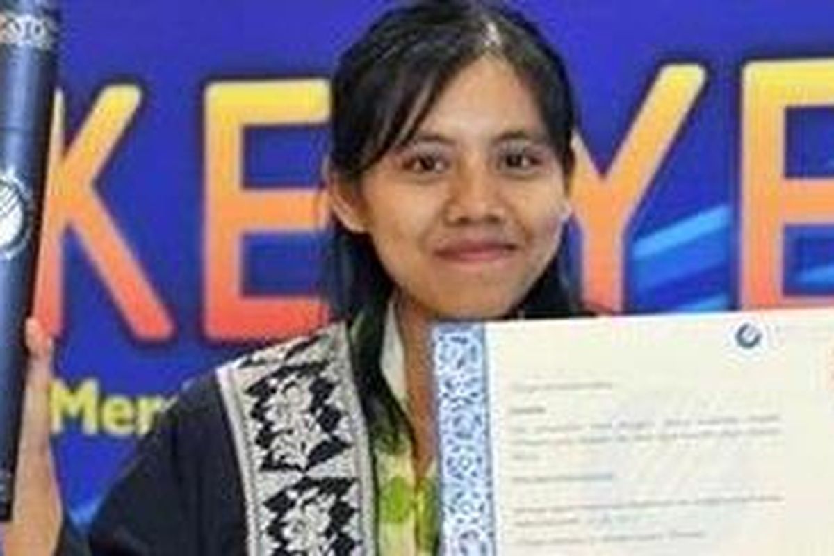 PRT asal Indonesia Sarmini Muhyadi (28) berhasil menamatkan pendidikan diploma bidang manajemen di Universiti Terbuka Malaysia dengan IPK 3,39. Sarmini berhasil studi dengan bantuan majikannya, Tan Choo Tang.