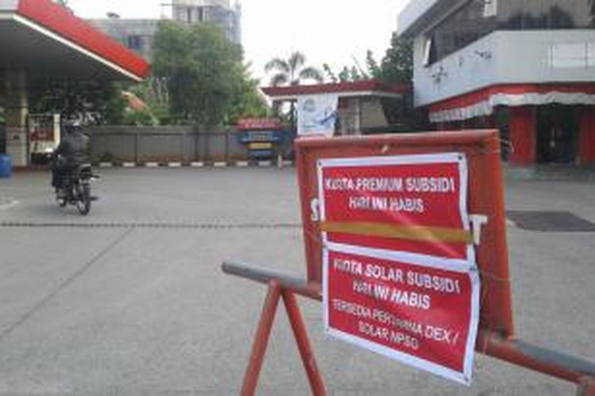 Stasiun Pengisian Bahan Bakar Umum (SPBU), di Jalan Enggano, Tanjung Priok, Jakarta Utara, mengalami kehabisan kuota bahan bakar minyak bersubsidi, Selasa (26/8/2014).