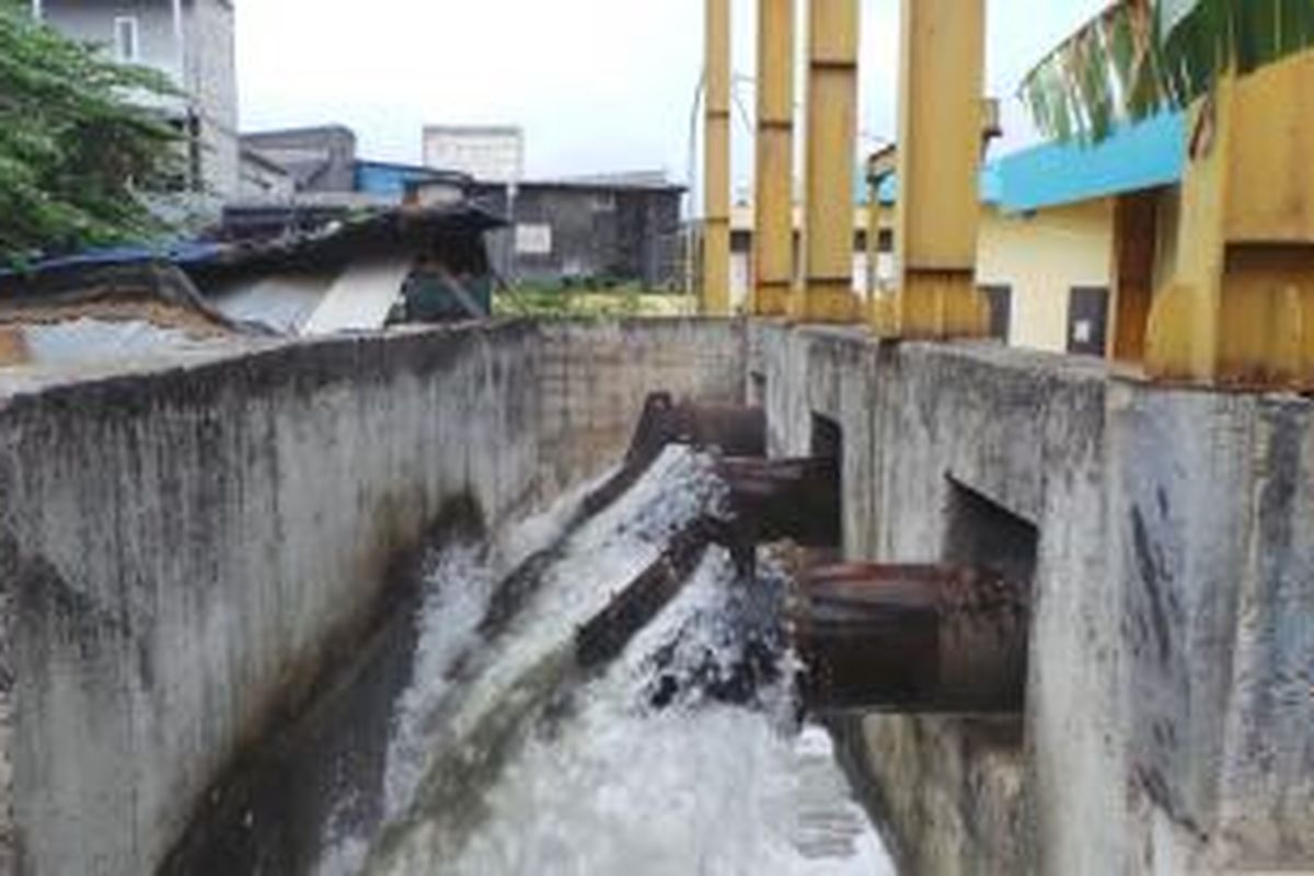 Rumah Pompa Kapuk II di Kelurahan Kapuk Muara, Kecamatan Penjaringan, Jakarta Utara. Selasa (11/11/2014).