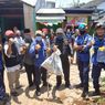 Petugas Gabungan Evakuasi Ular Kobra Berukuran 2 Meter di Depok