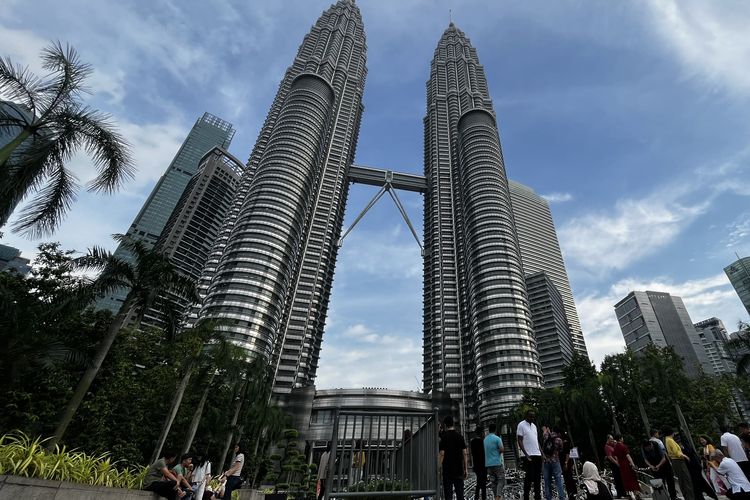 Menara Kembar Petronas, salah satu spot foto ikonis di Malaysia, Kamis (19/12/2024).