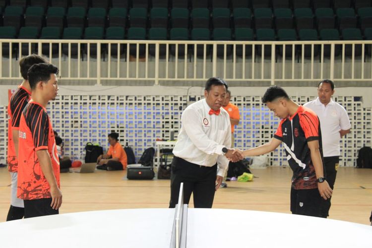 Kejuaraan Nasional (Kejurnas) Teqball (National Teqball Championship) 2023 di GOR Universitas Negeri Jakarta (UNJ), Jakarta Timur, Senin (4/12/2023).