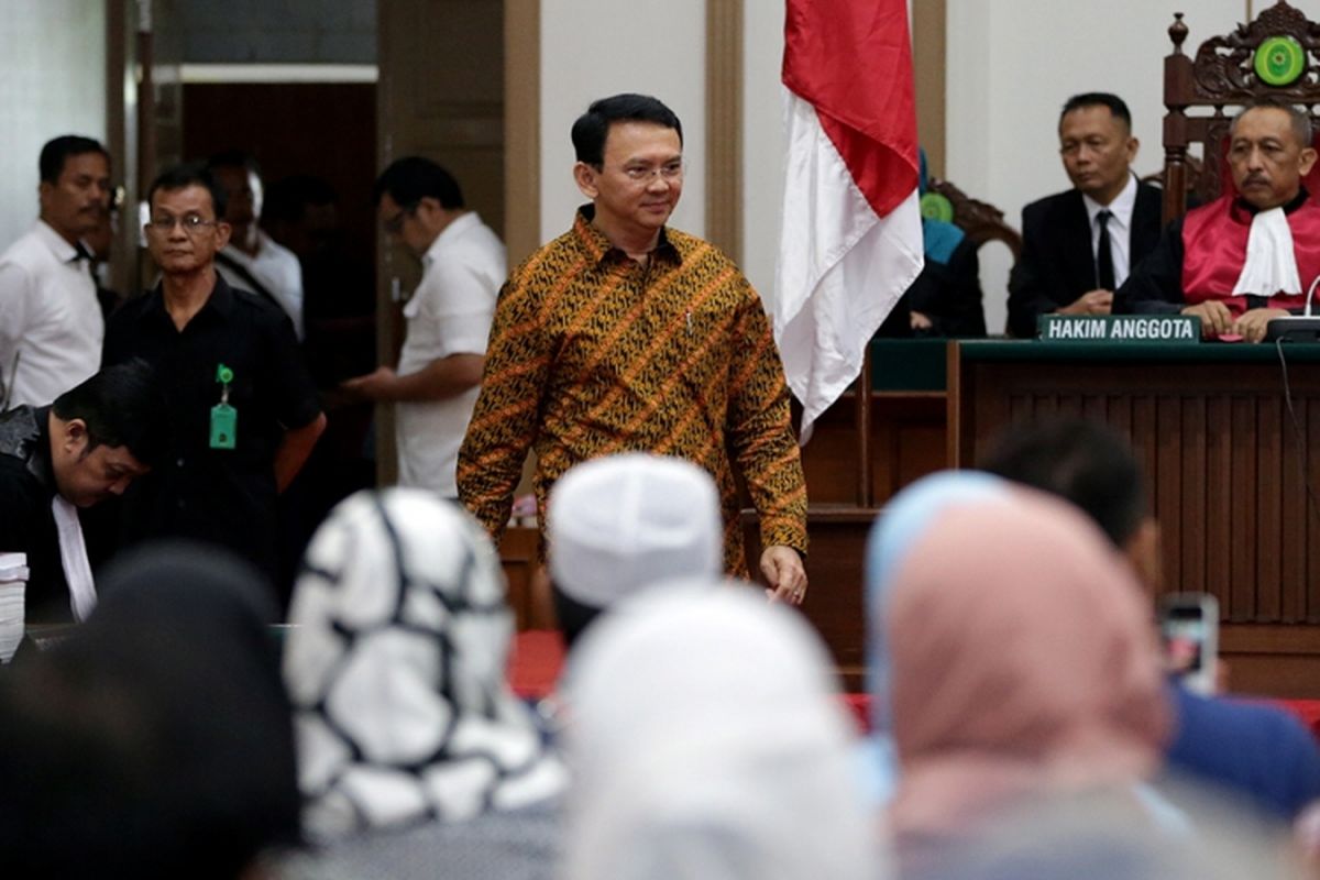 Terdakwa kasus dugaan penodaan agama Basuki Tjahaja Purnama atau Ahok, mengikuti sidang lanjutan yang digelar PN Jakarta Utara di Auditorium Kementerian Pertanian, Jakarta Selatan, Selasa (25/4/2017). Sidang beragendakan pembacaan pleidoi atau pembelaan oleh Ahok yang sebelumnya dituntut 1 tahun penjara dengan masa percobaan 2 tahun.