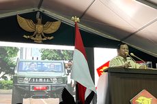 Prabowo Pamer Foto Bareng Jokowi Naik Maung di Hadapan Massa Kader Gerindra
