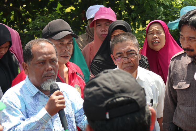 Direktur Jenderal Prasarana dan Sarana Pertanian (PSP) Sarwo Edhy mengatakan, jika ada biaya tebus atau semacamnya, itu adalah perbuatan oknum. 