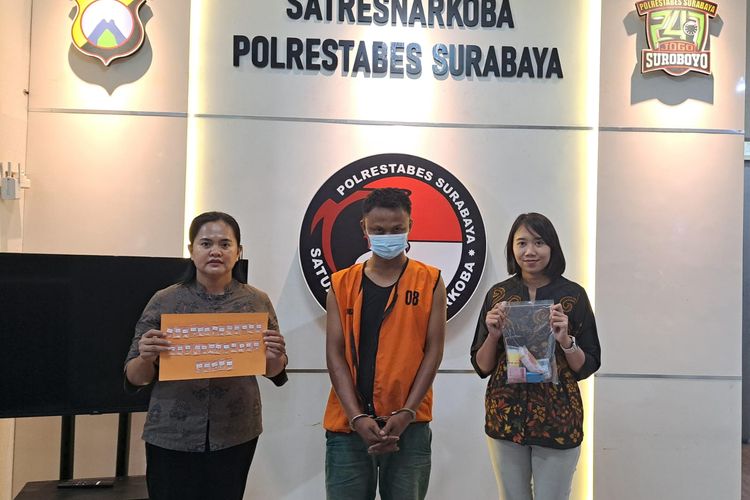 Residivis curanmor berinisial MD yang tertangkap menjual sabu-sabu ditangkap Satresnarkoba Polrestabes Surabaya, Senin (30/10/2023).