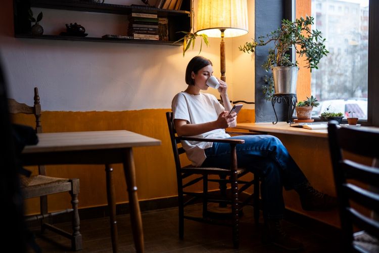 Cari inspirasi nama toko kue aesthetic? Simak 200 ide nama bakery unik, manis, modern, hingga French style yang mudah diingat.
