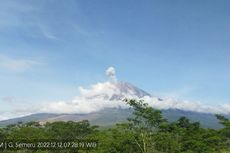 Gunung Semeru Alami 4 Kali Erupsi Senin Pagi Ini