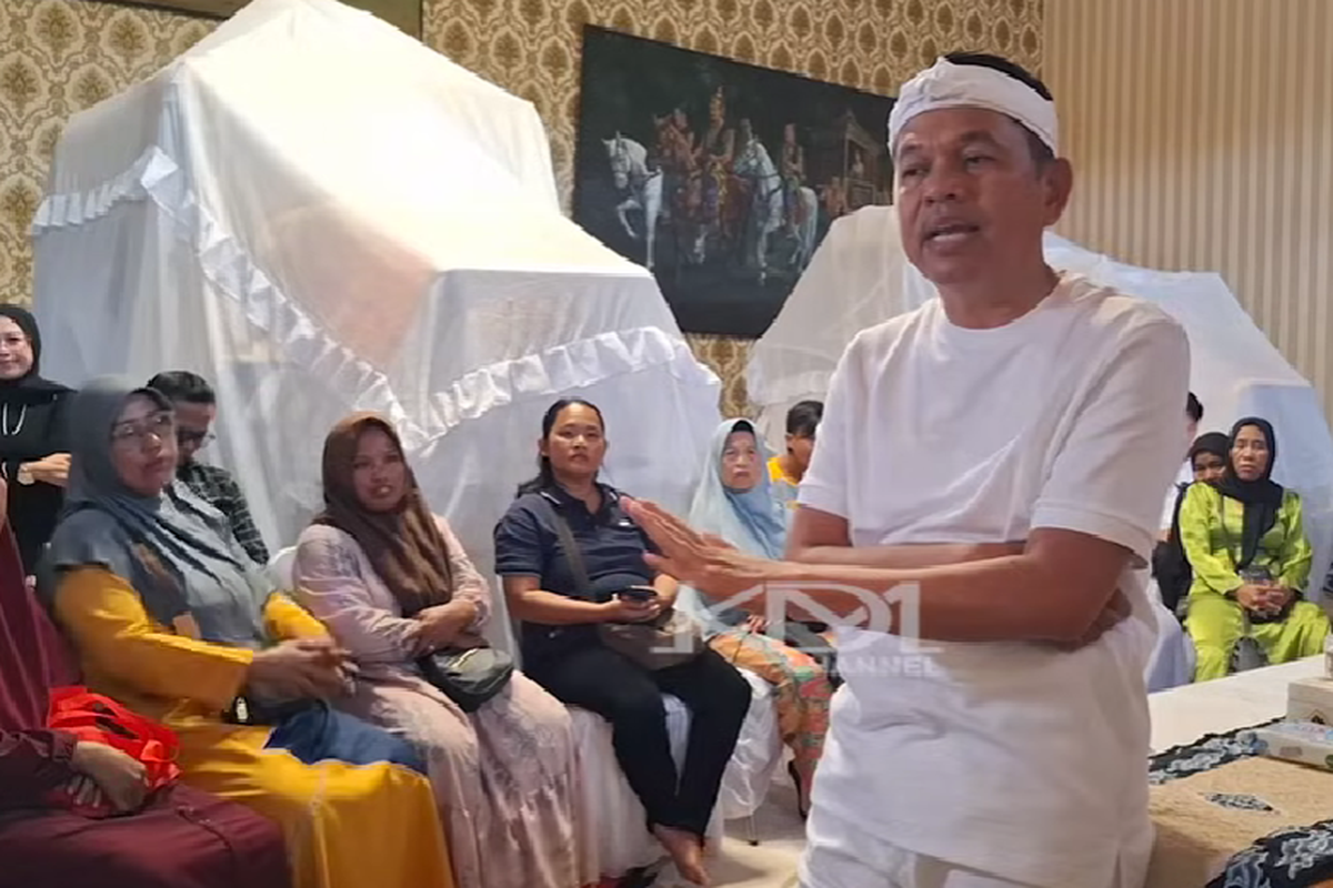 Momen Gubernur Jawa Barat Dedi Mulyadi mengundang remaja yang mengkritik kebijakan larangan wisuda dan penggusuran di bantaran kali untuk berdiskusi mengenai kebijakannya.