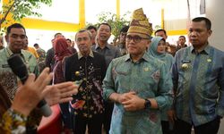 Gubernur Syamsuar Minta Kabupaten dan Kota Resmikan Mal Pelayanan Publik pada 2024