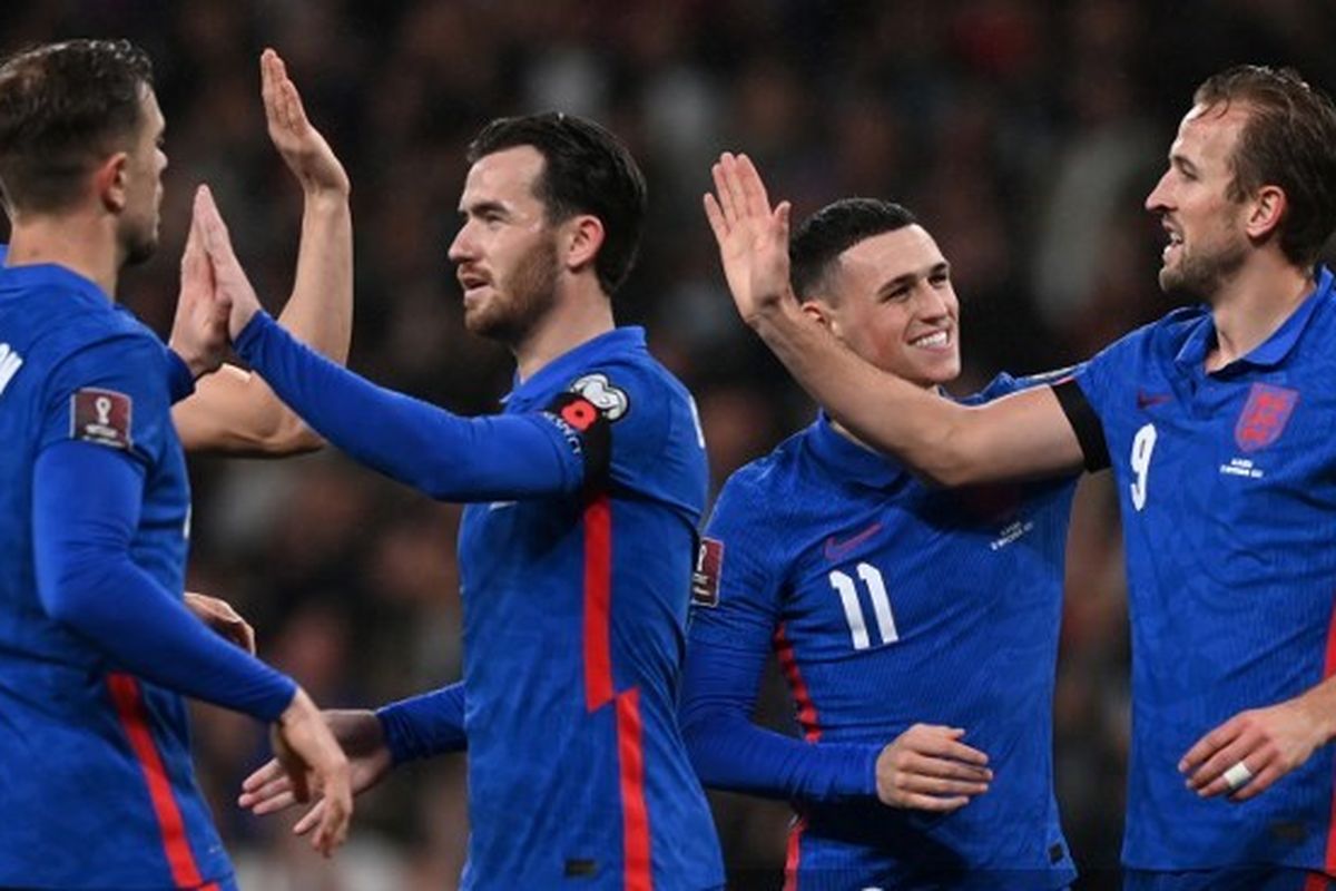 Penyerang timnas Inggris Harry Kane (kiri) merayakan gol yang dicetaknya ke gawang Albania pada laga lanjutan Grup I Kualifikasi Piala Dunia 2022 Zona Eropa di Stadion Wembley, Sabtu (13/11/2021) dini hari WIB.