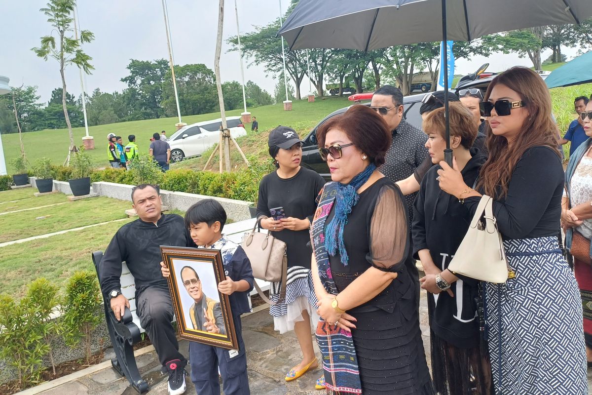 Suasana pemakaman Jack Marpaung di San Diego Hills, Karawang, Jawa Barat, Kamis (9/1/2025).