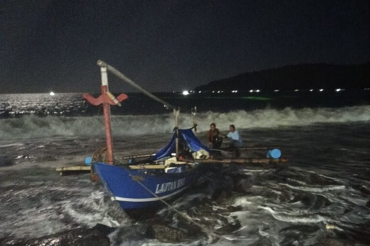 Perahu Berputar Tanpa Awak di Pantai Timur Pangandaran, Nelayan Ditemukan Meninggal