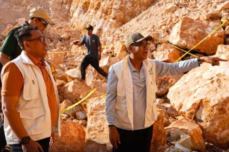 Bupati Sumbawa Cek Lokasi Tambang yang Longsor dan Tewaskan 3 Penambang