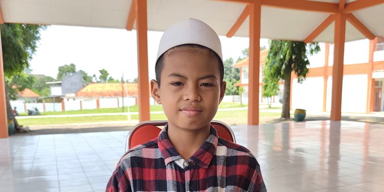 Muhammad Zainullah (10) adik dari Fitri Urbasari 
