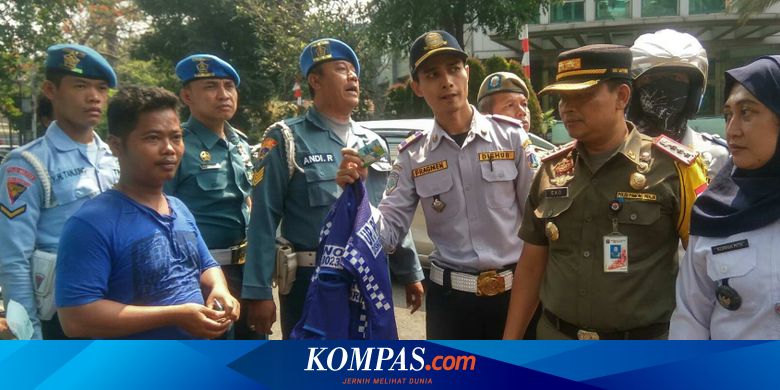 Cara Membedakan Juru Parkir Resmi Dengan Juru Pakir Liar