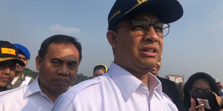 Gubernur DKI Jakarta Anies Baswedan dan Sekretaris Daerah Saefullah di Lapangan Silang Monas Selatan, Rabu (25/7/2018). 