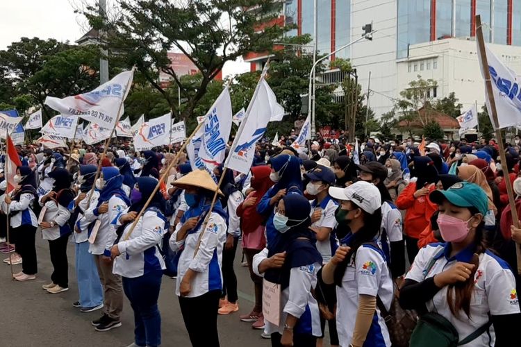 Tidak ada perbedaan UMK dan UMR, perbedaan UMR dan UMK atau beda UMR dan UMK karena adanya perubahan aturan.