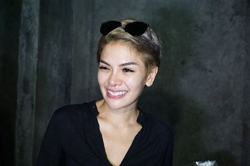 Nikita Mirzani Tegaskan Pernikahannya dengan Dipo Bukan Sensasi Belaka