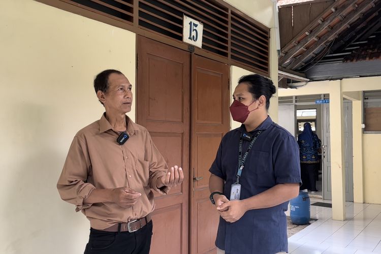 Salah seorang teman Presiden Jokowi semasa SMA bernama Sri Haryono saat berbincang dengan Kompas.com di SMAN 6 Surakarta, Senin (17/10/2022).