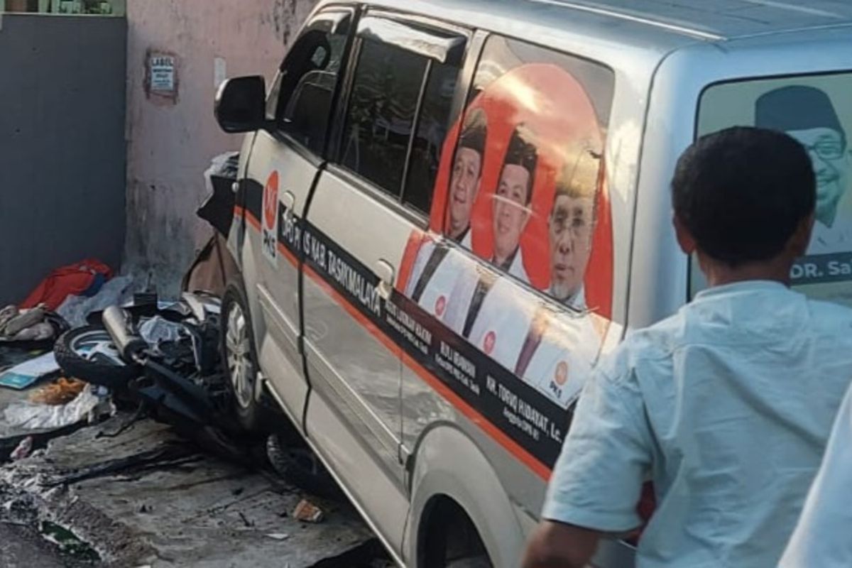 Mobil berlogo PKS menabrak ibu dan anak hingga tewas di Kabupaten Tasikmalaya, Jawa Barat, Sabtu (20/1/2024) dini hari.