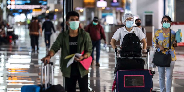 A file photo of some passengers in terminal 3 of Soekarno-Hatta International airport in Tangerang, Banten dated on May 12, 2020. 