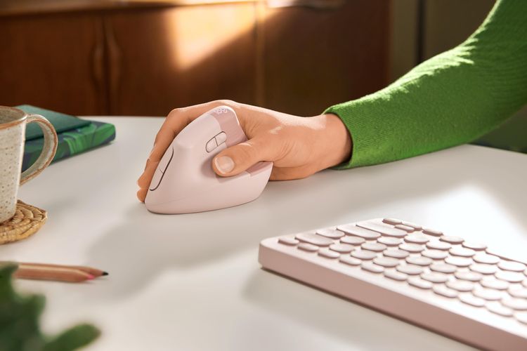 Ilustrasi mouse ergonomis Lift Vertical Ergonomic Mouse.