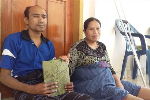 Suami Istri Patah Kaki di Flores Tak Sangka Dapat Kejutan dari Jokowi