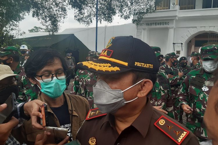Kepala Kejaksaan Tinggi Jawa Tengah Priyanto saat menghadiri peresmian pembukaan rumah sakit lapangan (Rumkitlap) milik TNI AD di Benteng Vastenburg Solo, Jawa Tengah, Rabu (24/2/2021).