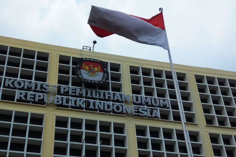 Logo Komisi Pemilihan Umum (KPU) RI digedung KPU RI, Jalan Imam Bonjol 29, Jakarta Pusat, Jumat (6/10/2017). 