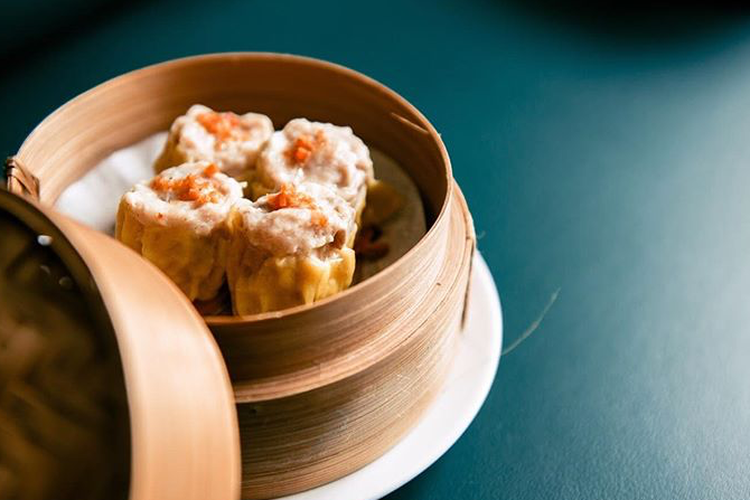 Shumai di Minq Restoran. Minq Kitchen berada di Jalan  Suryo No.36, Rw. Bar., Jakarta, Kota Jakarta Selatan, Daerah Khusus Ibukota Jakarta.