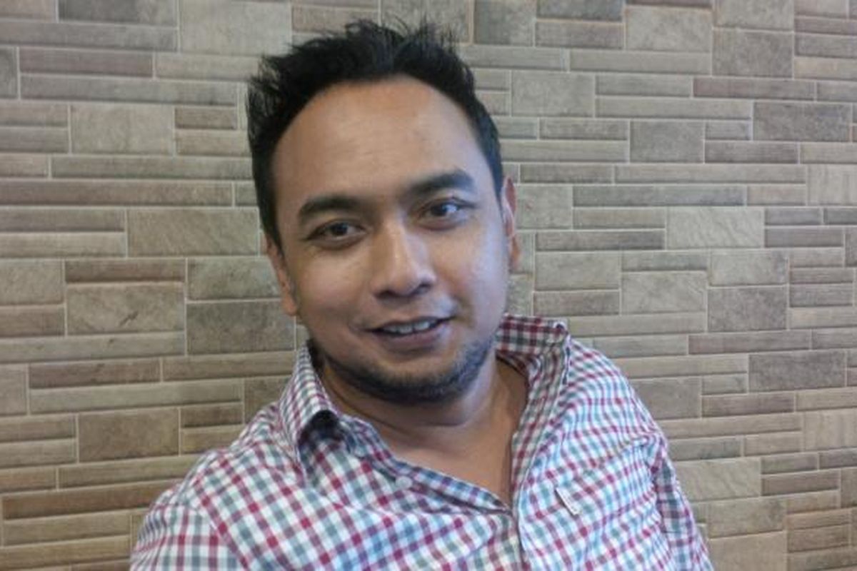 Penyanyi, pencipta lagu, dan produser musik Bebi Romeo diabadikan di kawasan Bangka, Jakarta Selatan, Jumat (11/3/2016).
